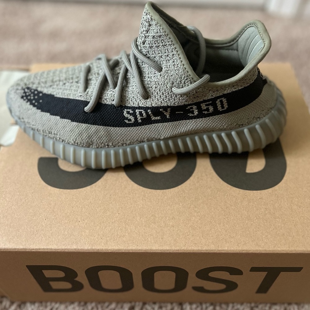 ***SOLD***Yeezy Boost 350 V2